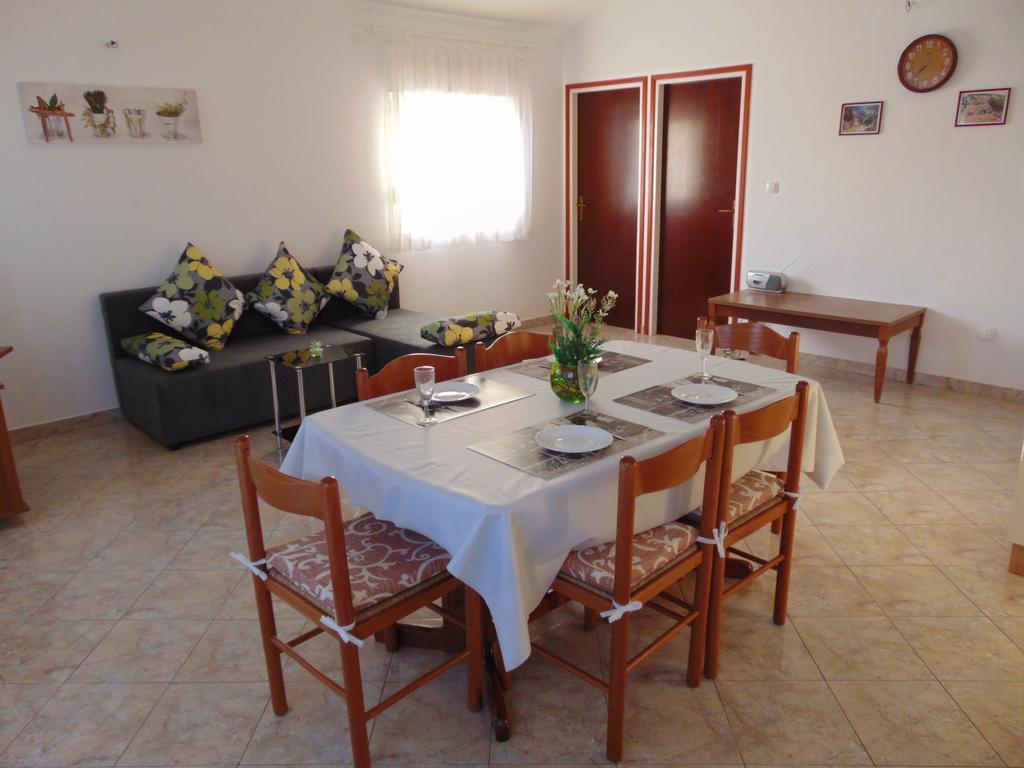 Apartments Borozan Vinisce Bilik gambar