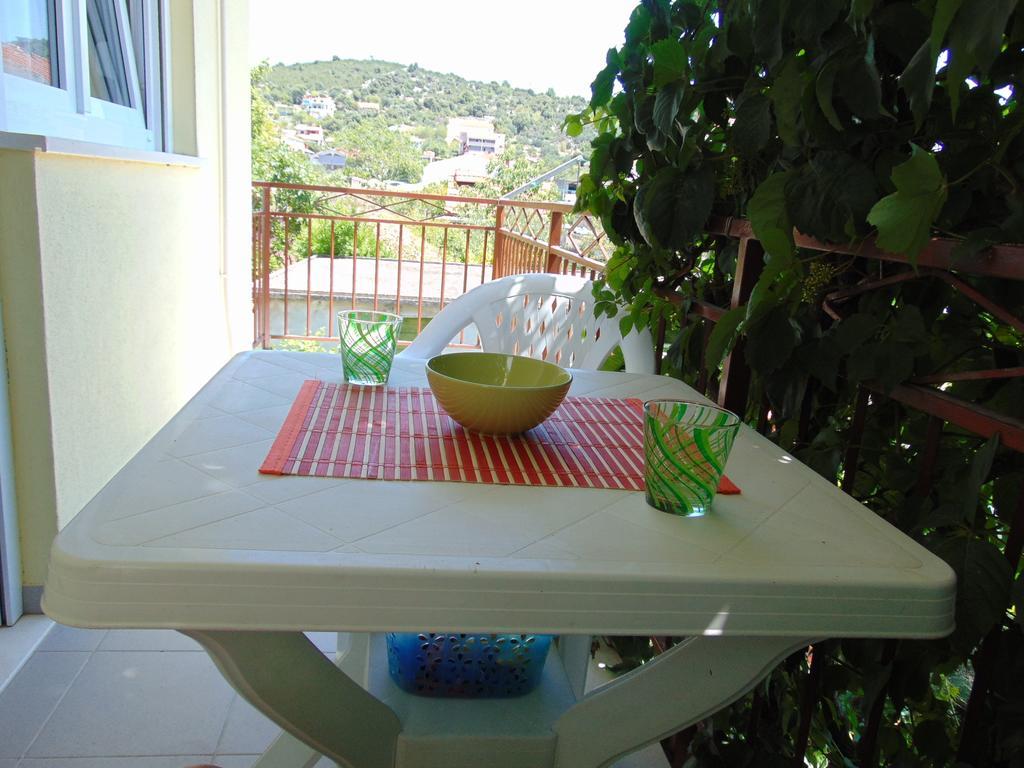 Apartments Borozan Vinisce Bilik gambar