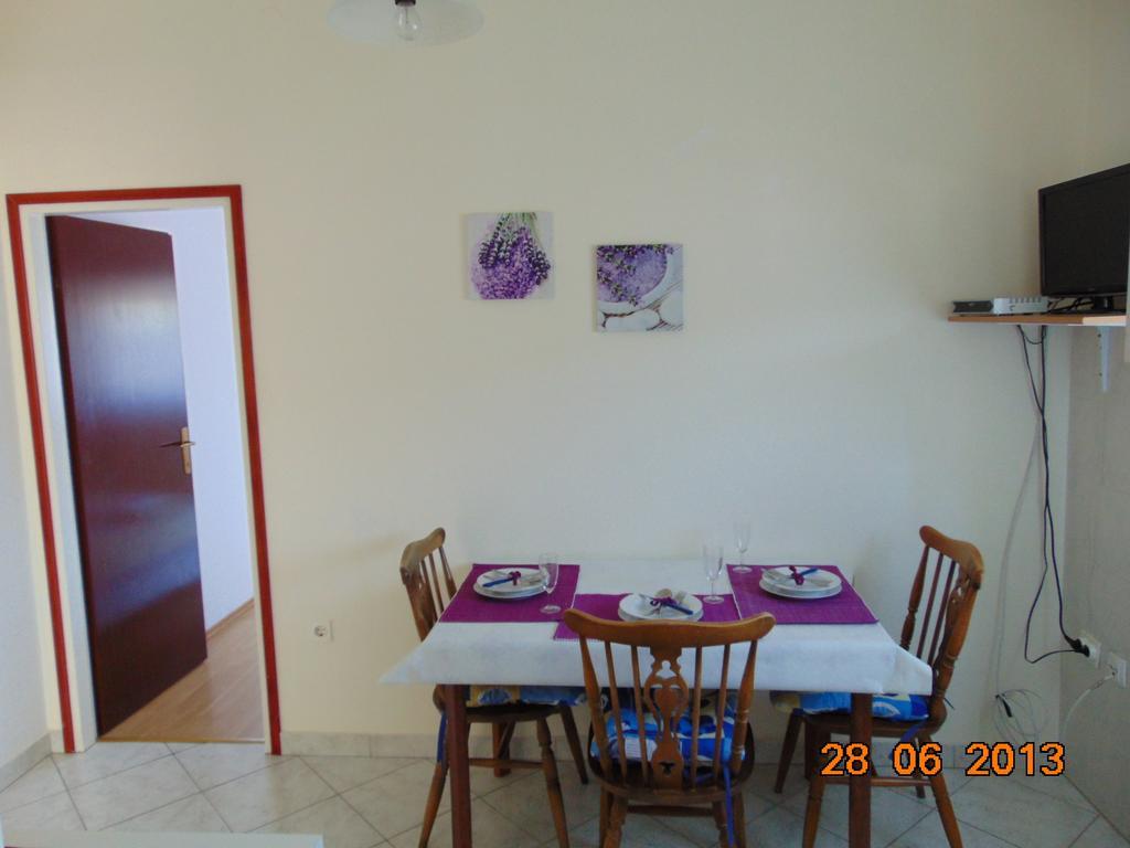 Apartments Borozan Vinisce Bilik gambar