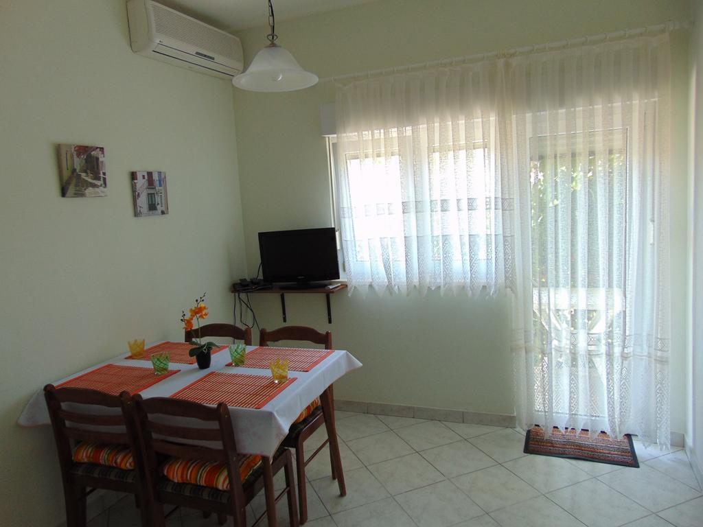 Apartments Borozan Vinisce Bilik gambar
